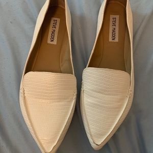 Pointed toe Steve Madden loafers